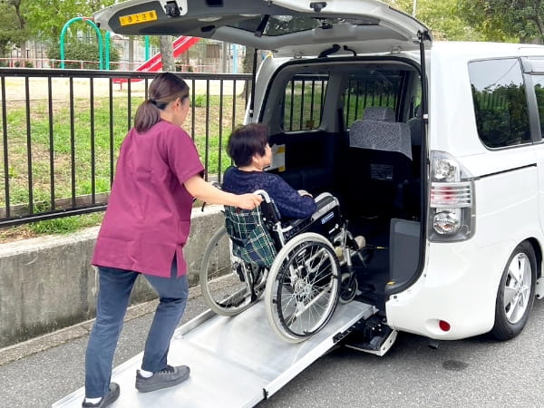 介護タクシー事業 ふくすけタクシー